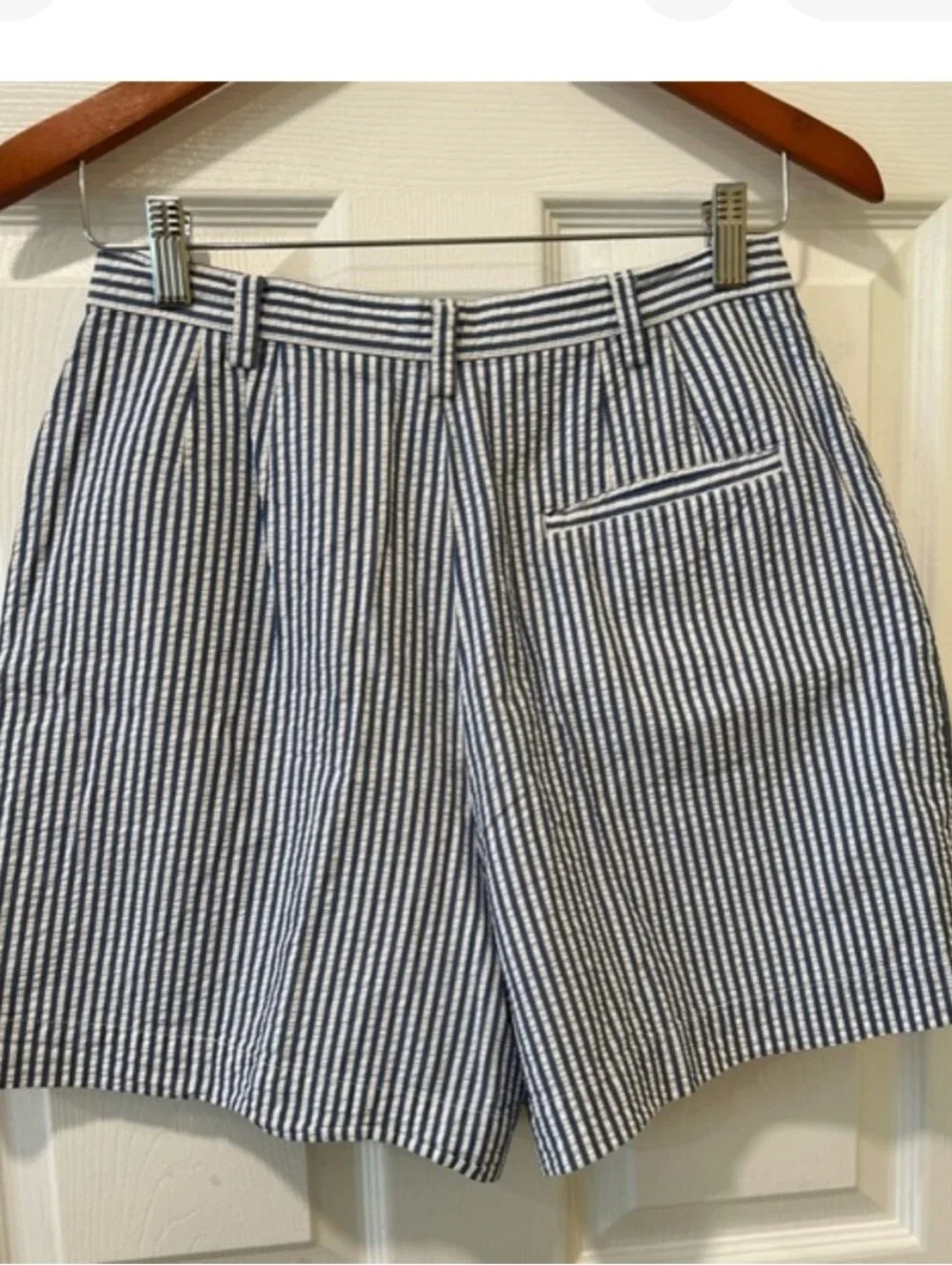Gap Women High Waist Seersucker Shorts Size 10 Blue White Stripes Pockets.